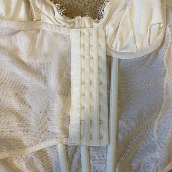 Garage Corset - Picture 4 of 5